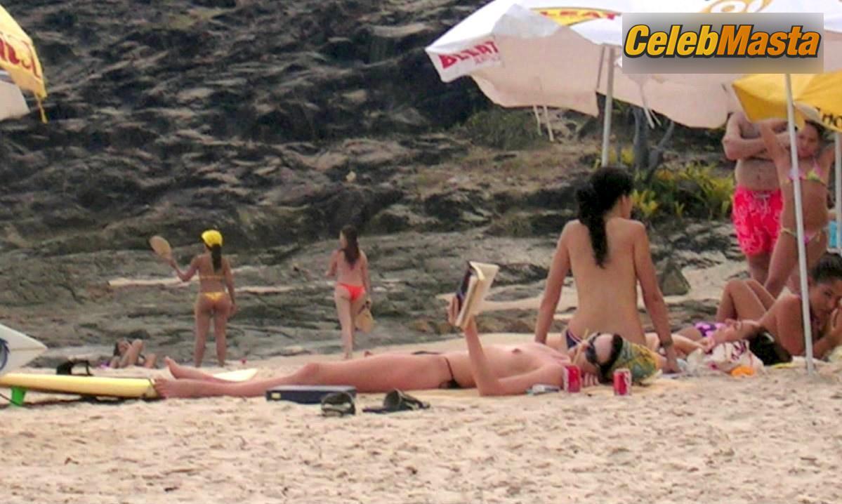 Charlize Theron Charlize Theron Nude Photos from Beach Babes - Photo 10 of 10