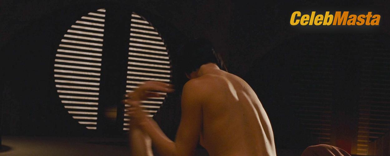 Charlize Theron Sexy Nude Gallery from Aeon Flux photo 3