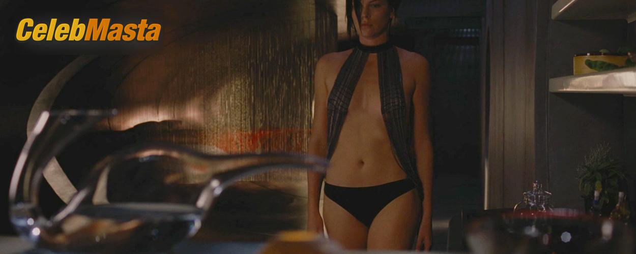 Charlize Theron Charlize Theron Sexy Nude Gallery from Aeon Flux - Photo 6 of 11