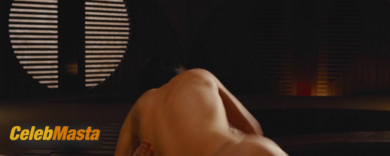 Charlize Theron Charlize Theron Sexy Nude Gallery from Aeon Flux - Photo 8 of 11