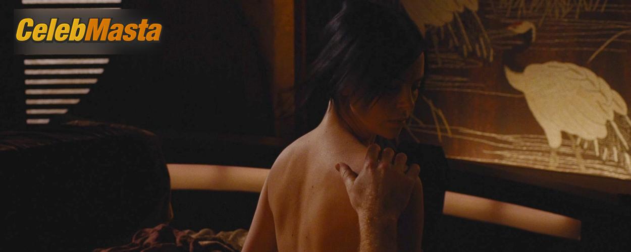 Charlize Theron Charlize Theron Sexy Nude Gallery from Aeon Flux - Photo 9 of 11