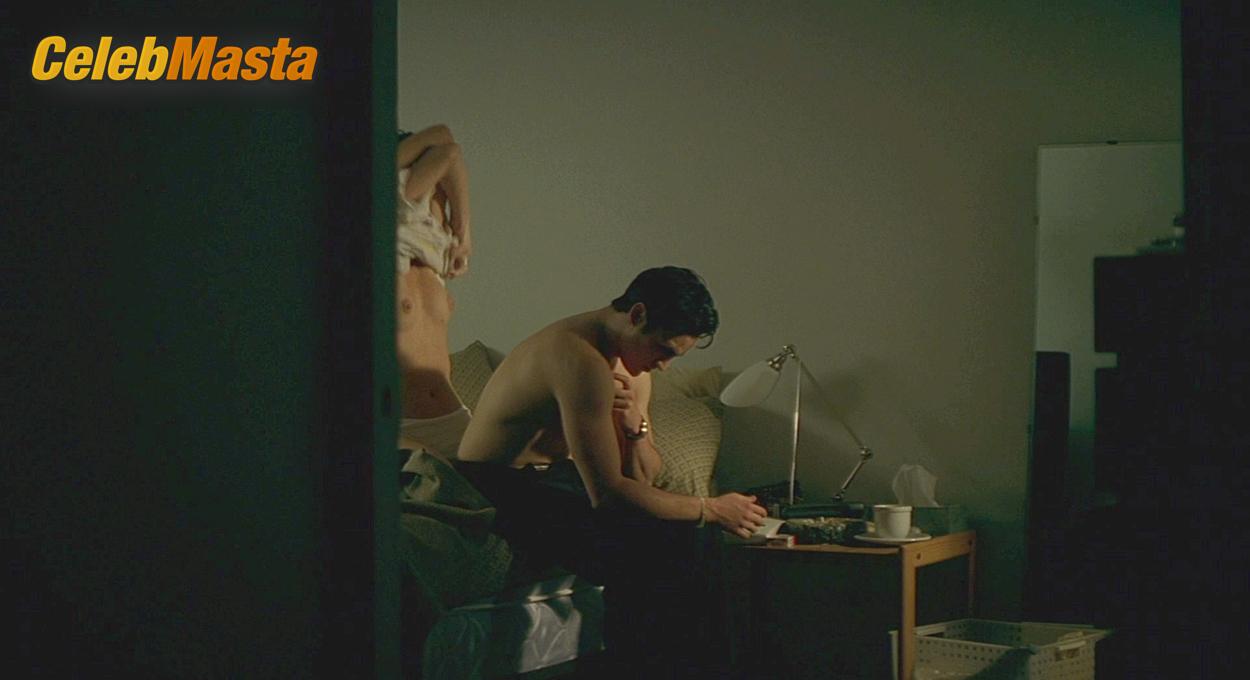 Charlize Theron Topless Photo Set from The Yards photo 1