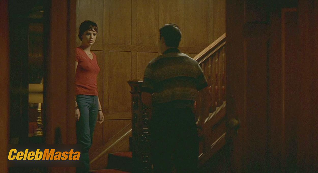 Charlize Theron Topless Photo Set from The Yards photo 4