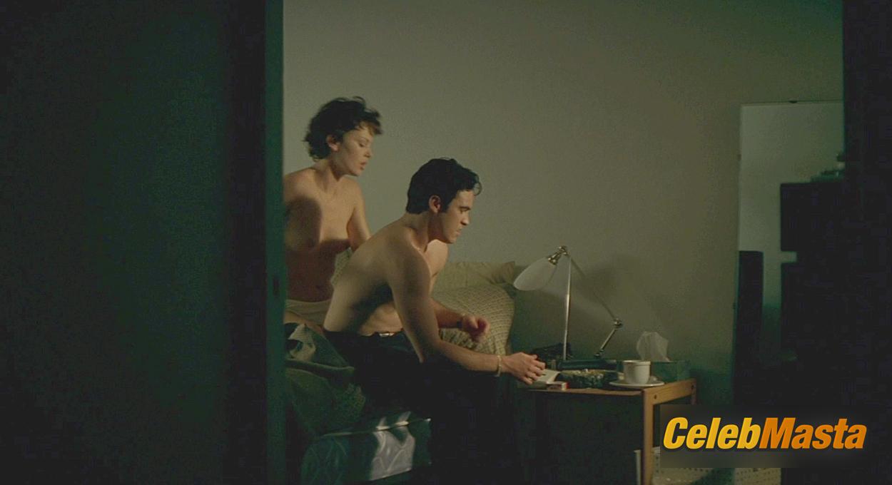 Charlize Theron Charlize Theron Topless Photo Set from The Yards - Photo 6 of 7