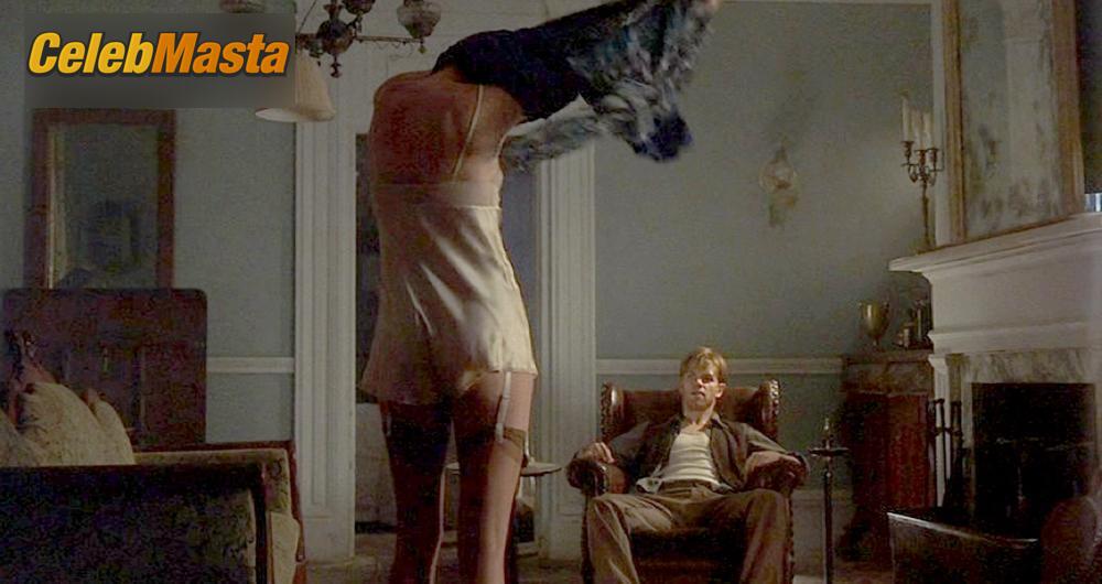 Charlize Theron Charlize Theron Bare Photoshoot Gallery from The Legend Of Bagger Vance - Photo 13 of 14