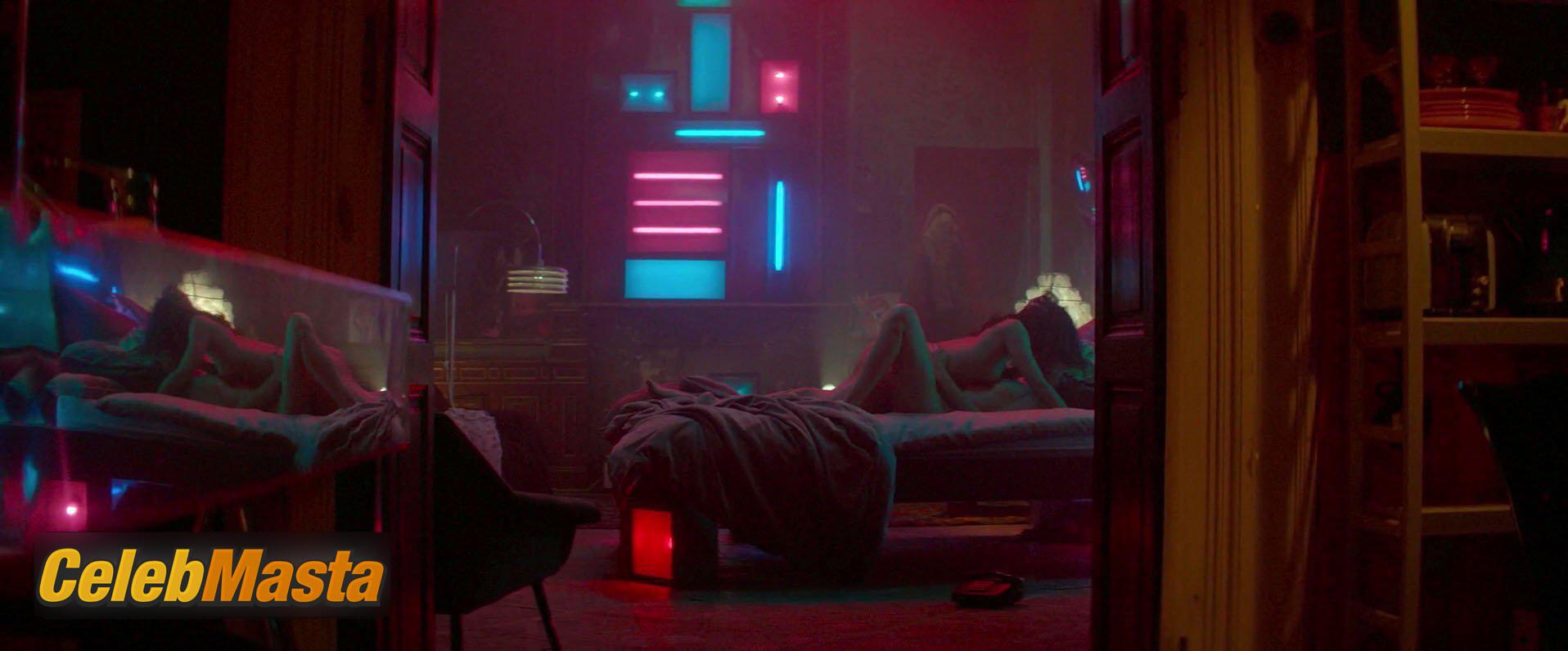 Charlize Theron Charlize Theron Nude Pics from the Set of Atomic Blonde - Photo 11 of 39
