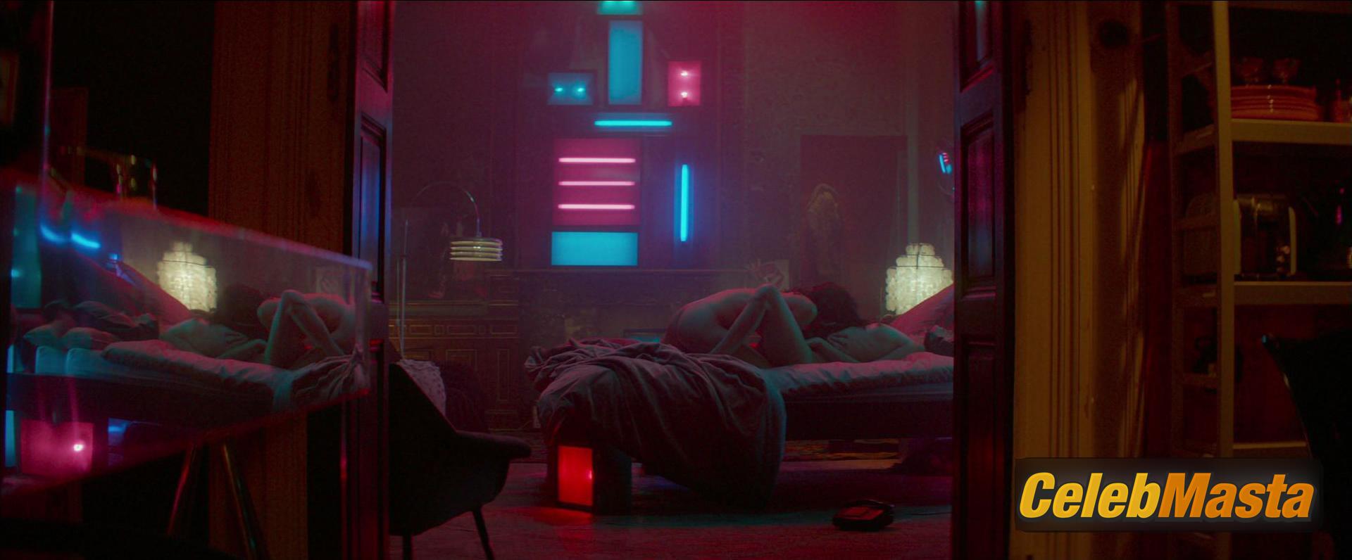 Charlize Theron Charlize Theron Nude Pics from the Set of Atomic Blonde - Photo 15 of 39