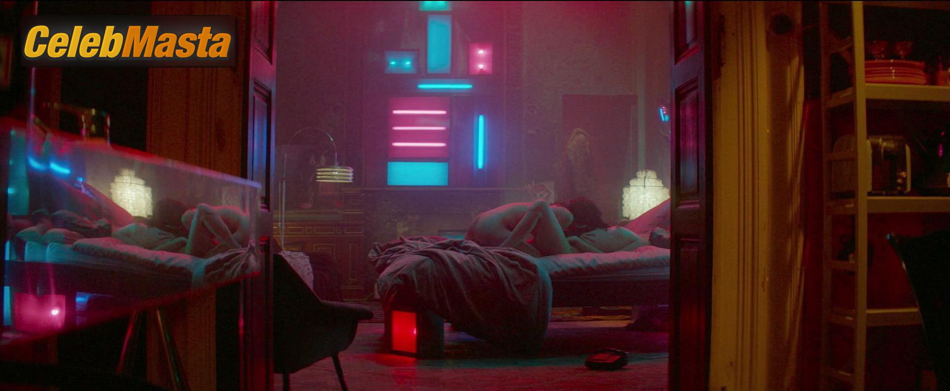 Charlize Theron Charlize Theron Nude Pics from the Set of Atomic Blonde - Photo 32 of 39