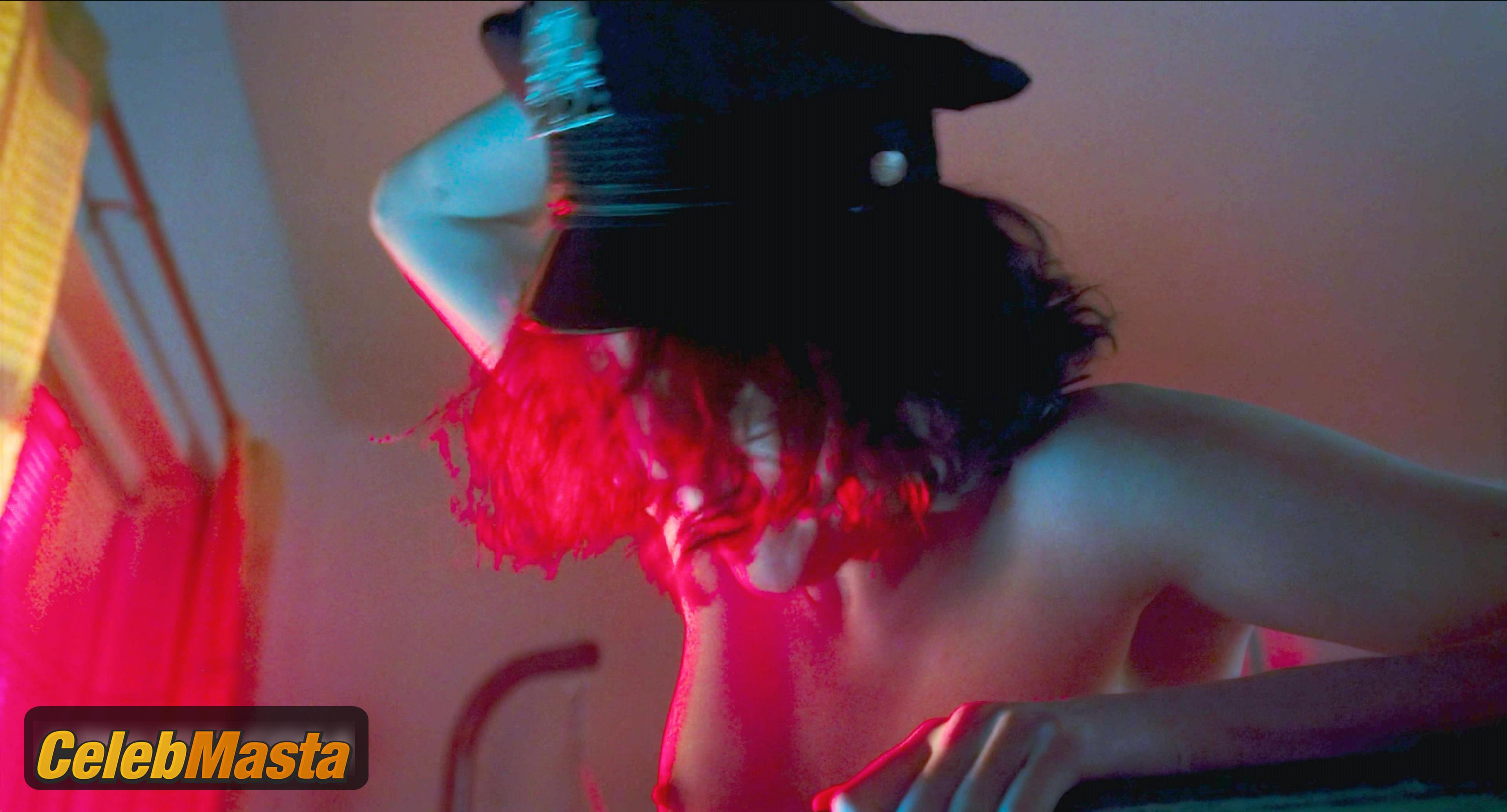 Margaret Qualley Margaret Qualley Nude Pics from the Set of Drive-away Dolls - Photo 5 of 13