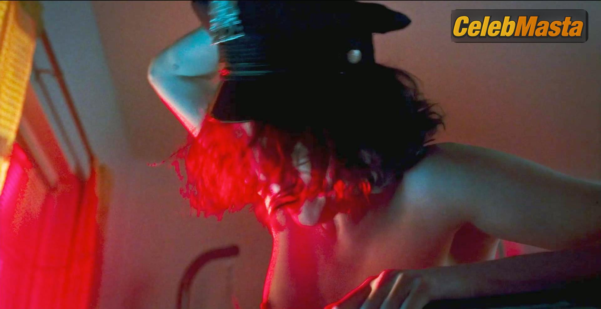 Margaret Qualley Margaret Qualley Nude Pics from the Set of Drive-away Dolls - Photo 9 of 13