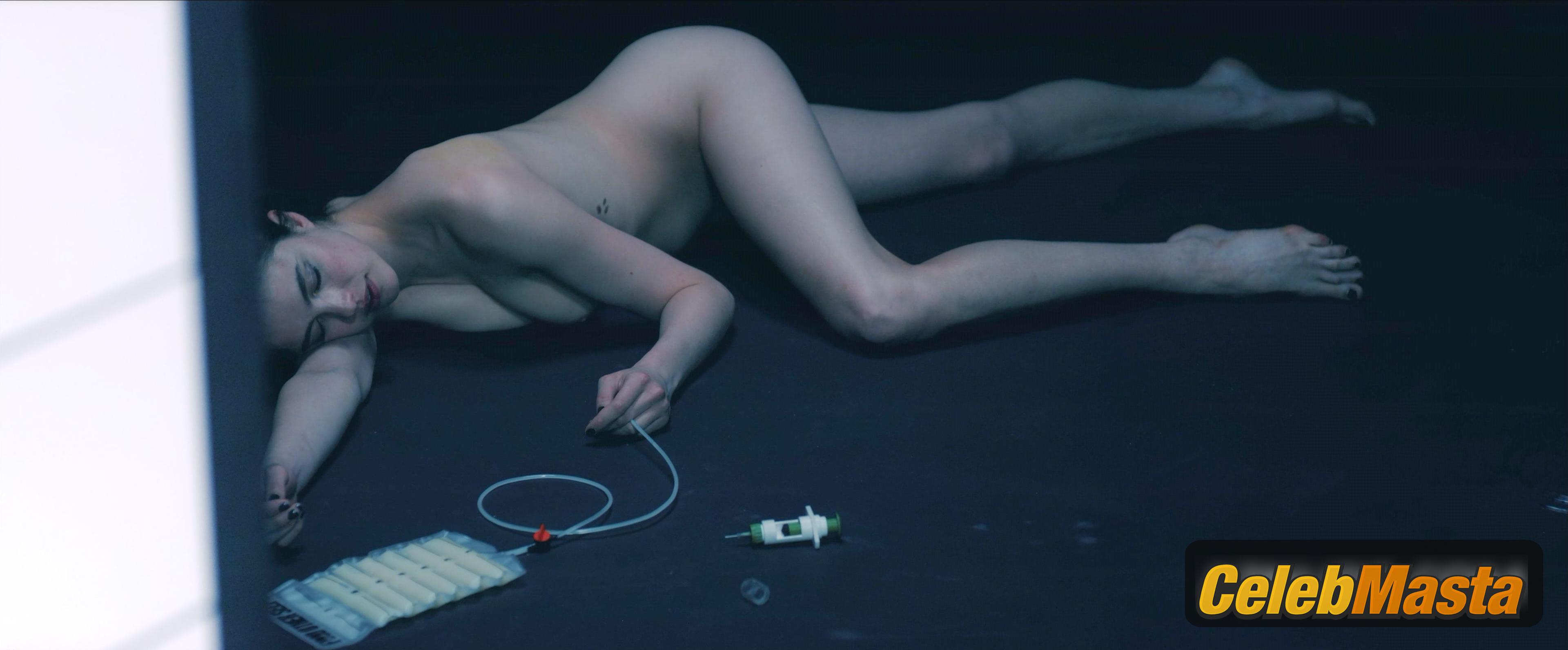 Margaret Qualley Nude Photo Gallery: Margaret Qualley in The Substance - Photo 9 of 10