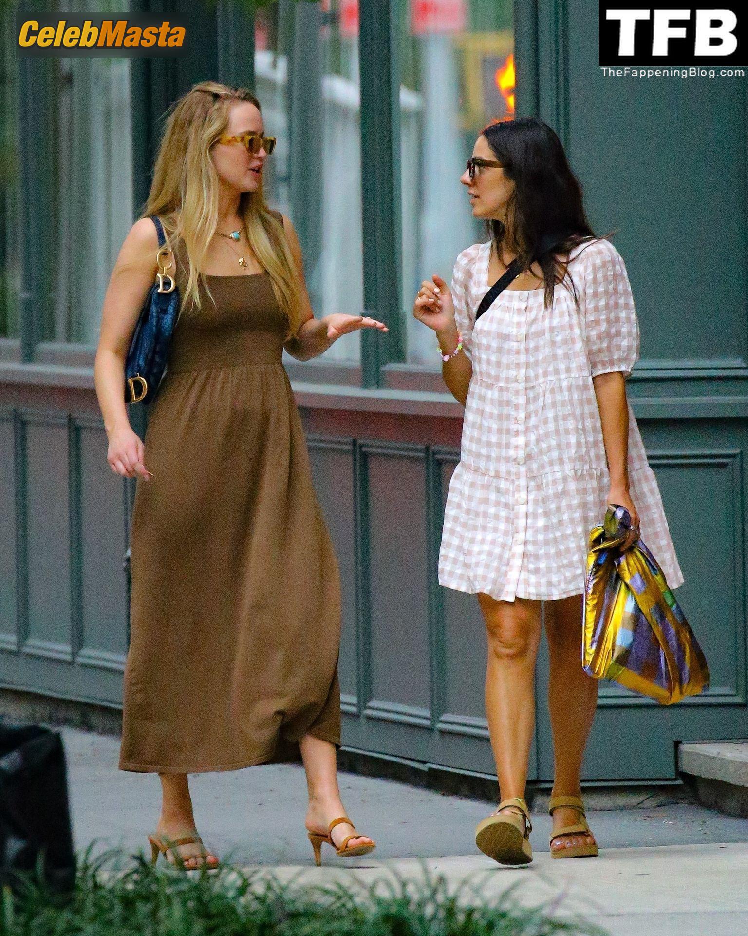 Jennifer Lawrence Jennifer Lawrence Nude Pics from the Set of Jennifer Lawrence Sexy Seen Flaunting Her Hot Tits Alongside Her Friend Out In Manhattan - Photo 11 of 13