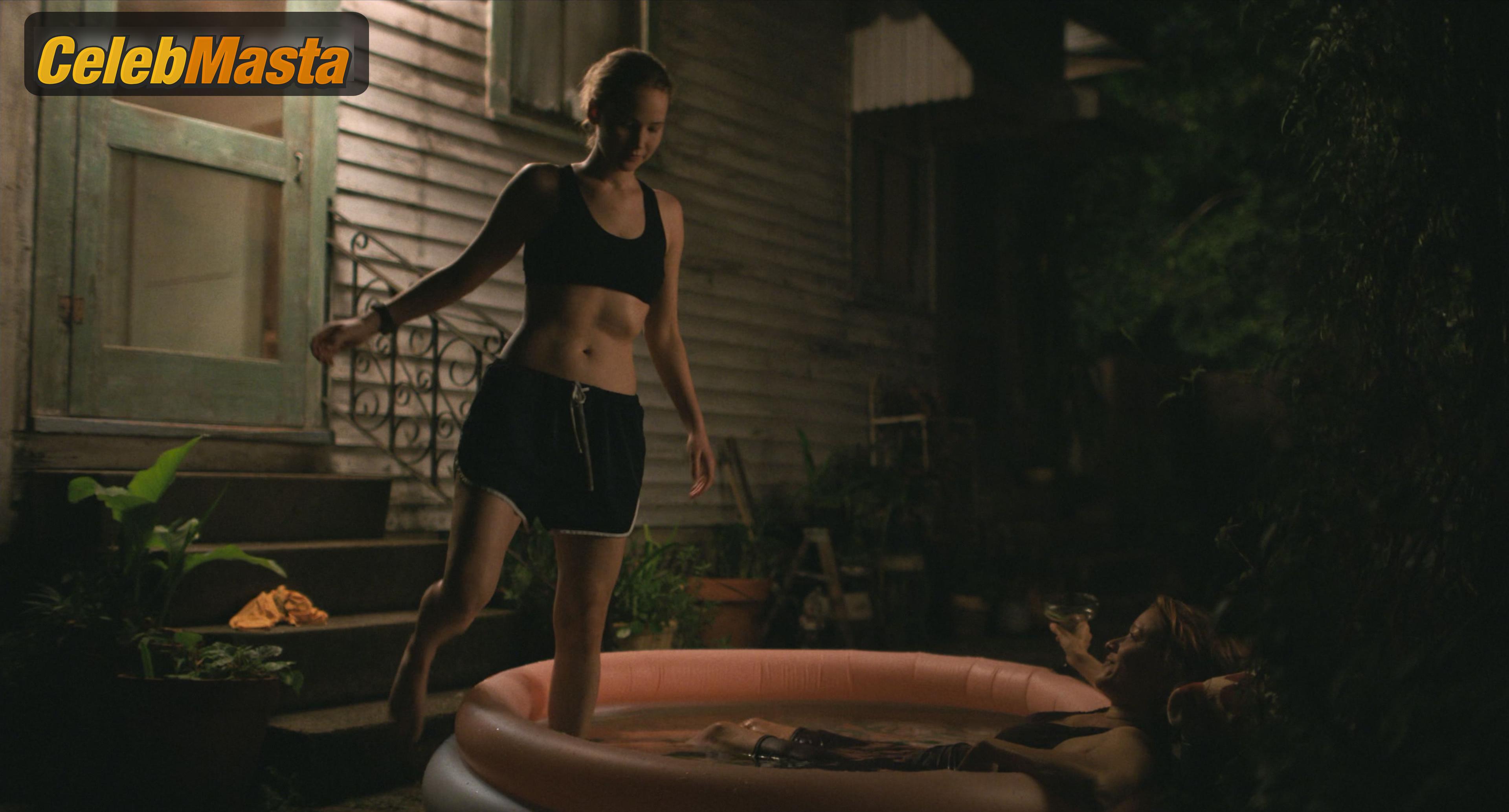 Jennifer Lawrence Nude Photo Gallery: Jennifer Lawrence in Causeway - Photo 5 of 11