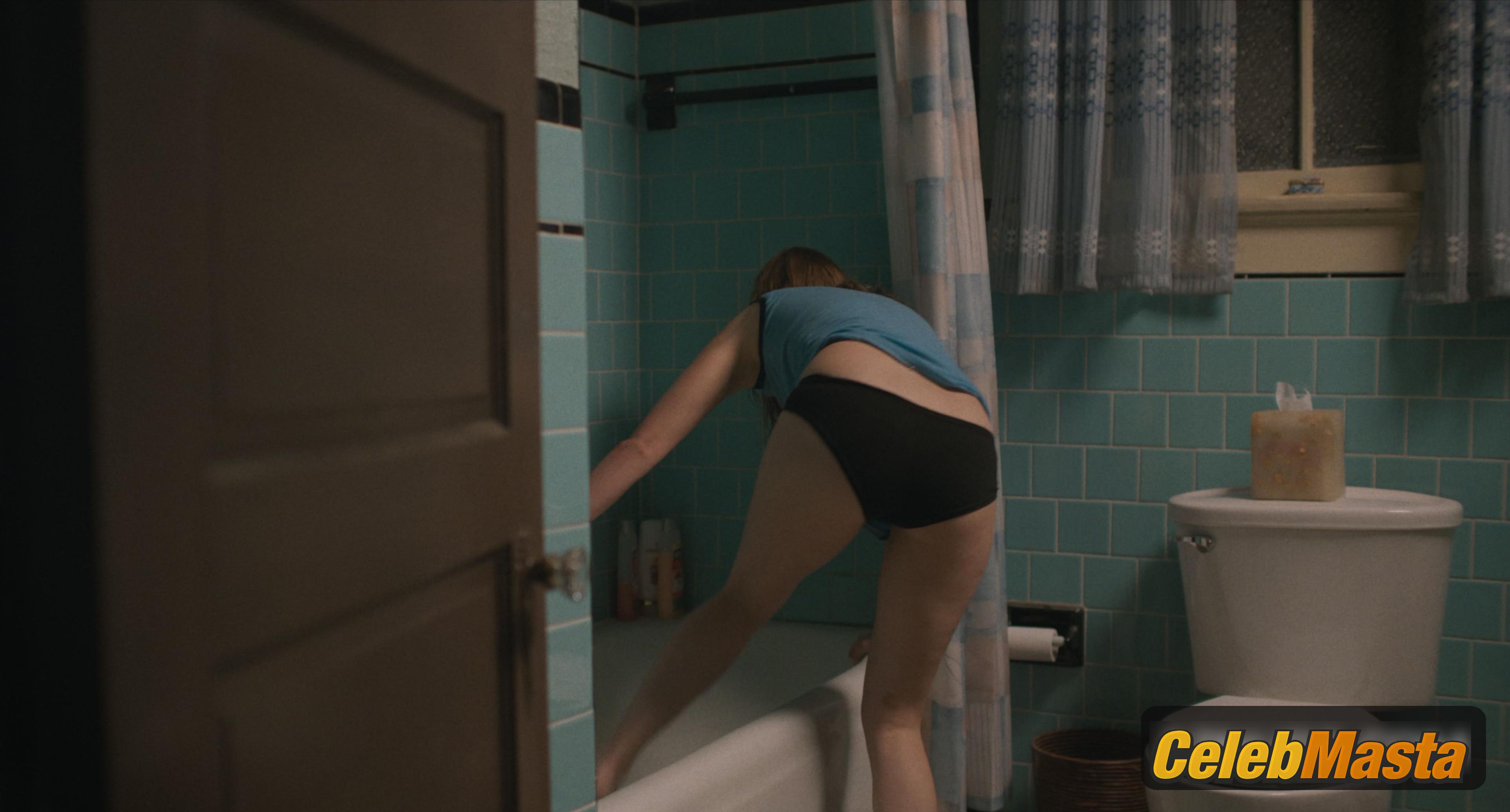 Jennifer Lawrence Nude Photo Gallery: Jennifer Lawrence in Causeway - Photo 6 of 11