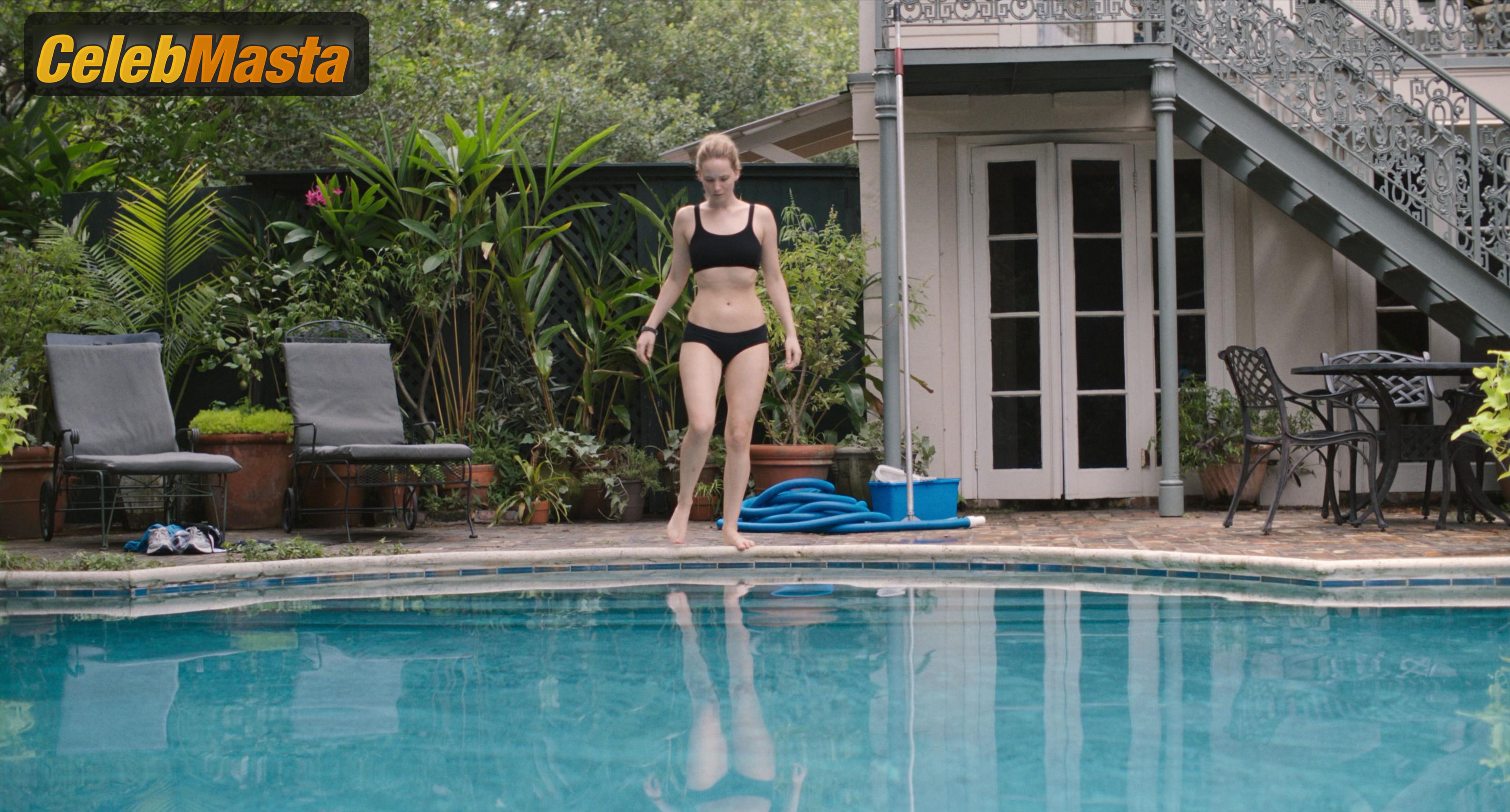 Jennifer Lawrence Nude Photo Gallery: Jennifer Lawrence in Causeway - Photo 7 of 11
