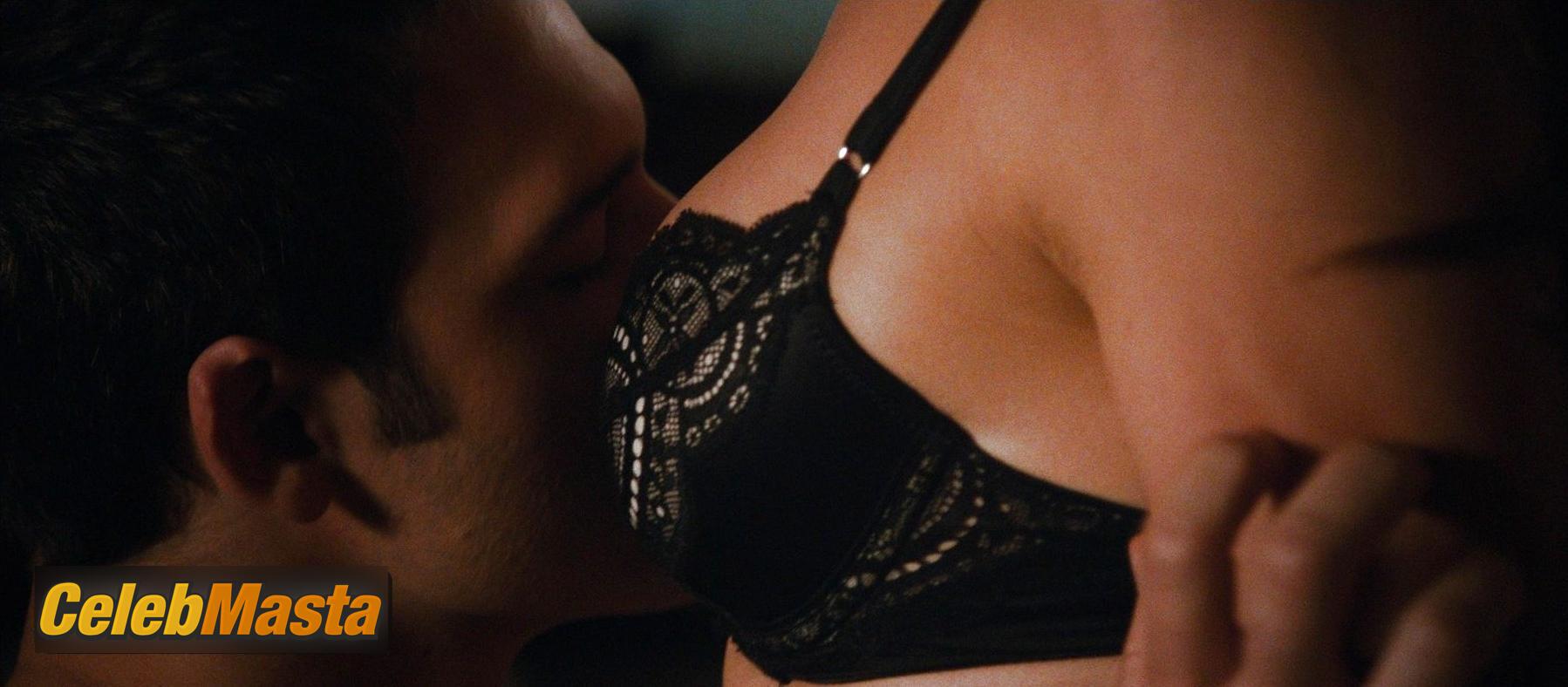 Jennifer Lopez Jennifer Lopez Bare Photoshoot Gallery from The Boy Next Door - Photo 7 of 12