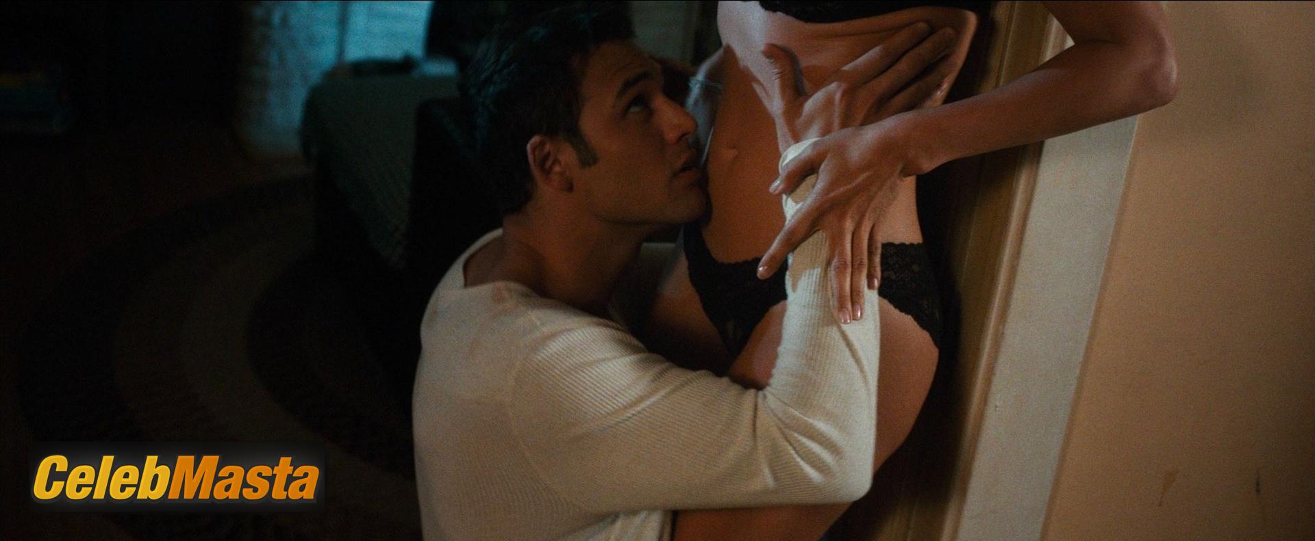 Jennifer Lopez Jennifer Lopez Bare Photoshoot Gallery from The Boy Next Door - Photo 8 of 12