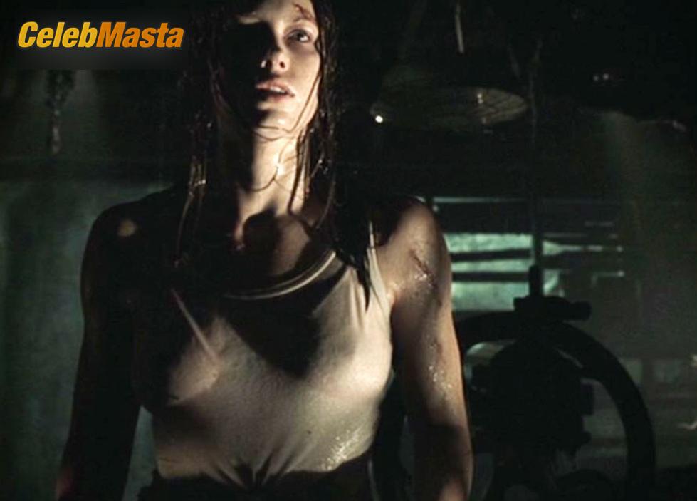 Jessica Biel Jessica Biel Nude Pics from the Set of The Texas Chainsaw Massacre - Photo 6 of 8