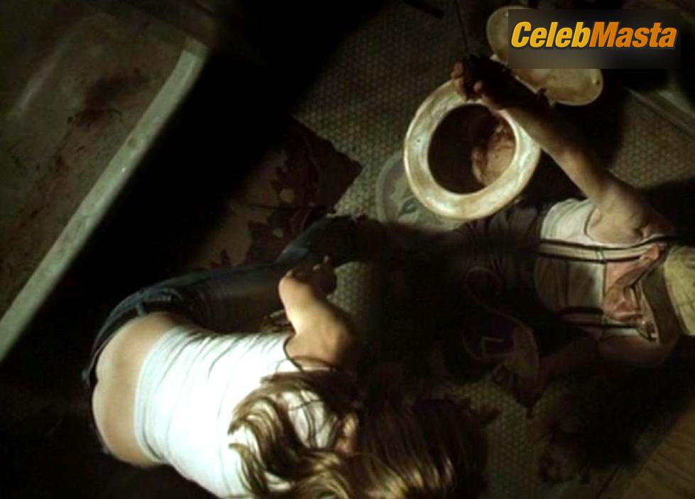 Jessica Biel Jessica Biel Nude Pics from the Set of The Texas Chainsaw Massacre - Photo 8 of 8