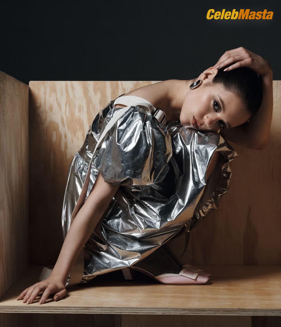Jenna Ortega Nude Photo Gallery: Jenna Ortega in Jenna Ortega - Elle Photoshoot - Photo 7 of 14