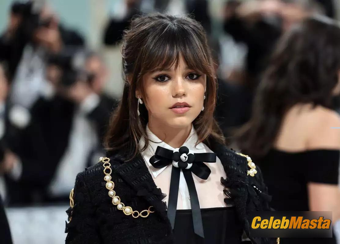 Jenna Ortega Jenna Ortega Topless Photo Set from Wednesday - Photo 24 of 28