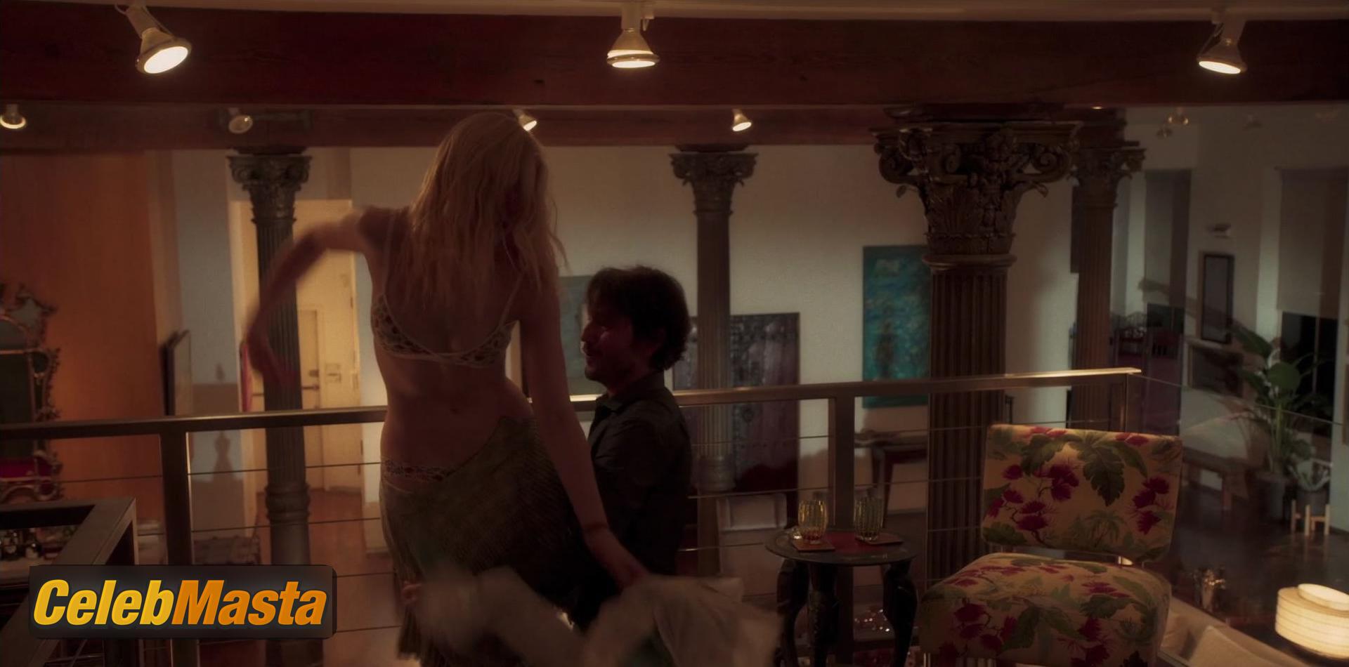 Elle Fanning Nude Photos from A Rainy Day In New York photo 2