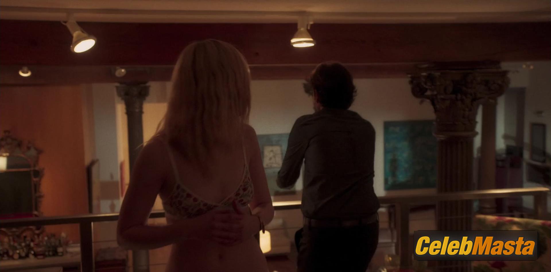Elle Fanning Nude Photos from A Rainy Day In New York photo 3