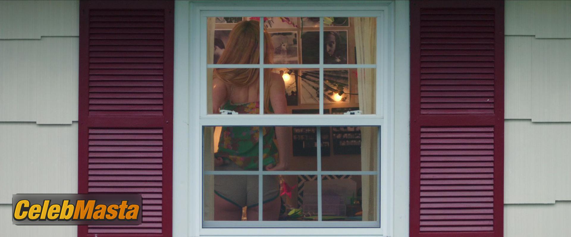 Elle Fanning Naked Photo Gallery — The Vanishing Of Sidney Hall photo 2