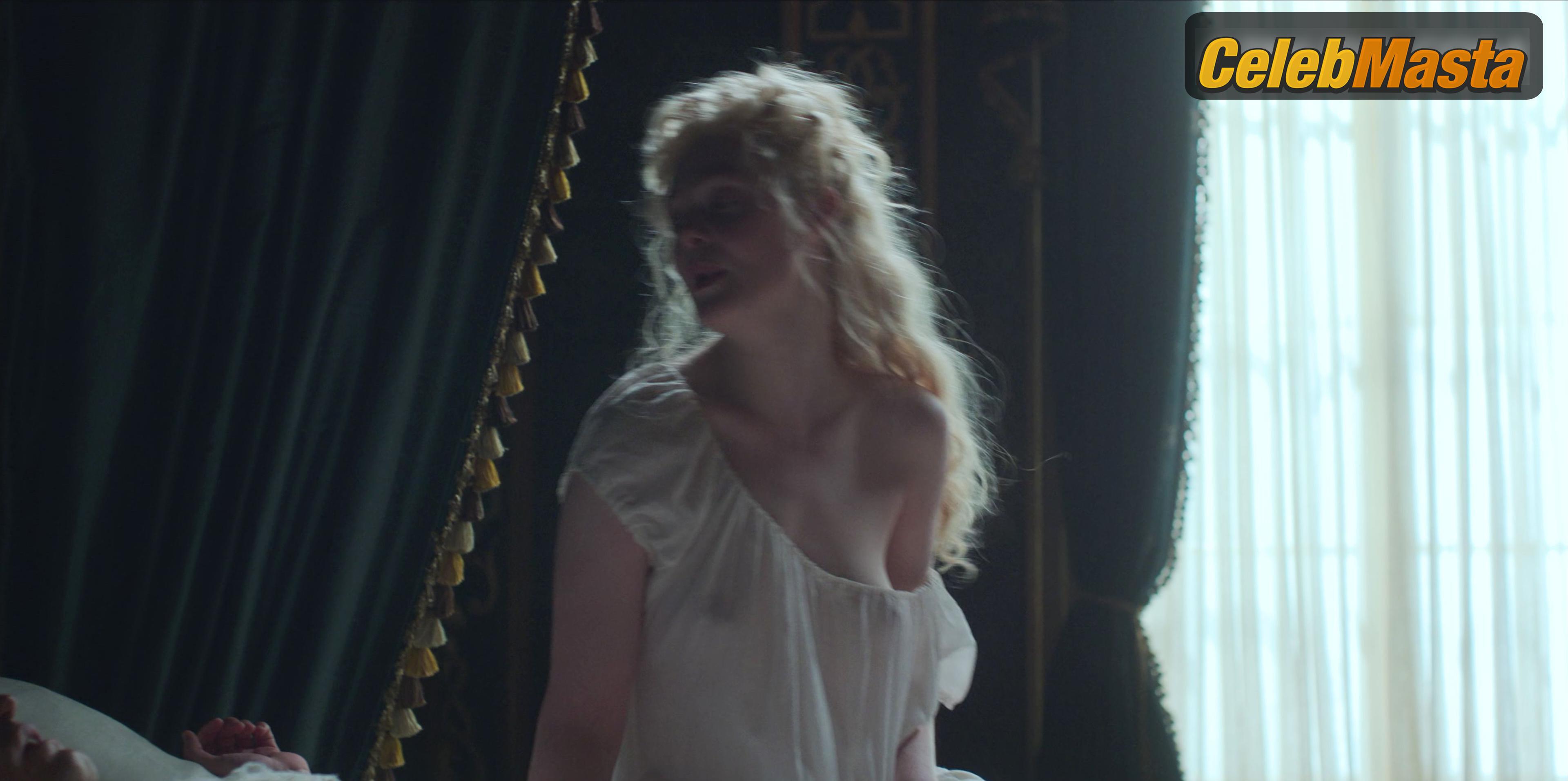 Elle Fanning Elle Fanning Topless Photo Set from The Great - Photo 19 of 39