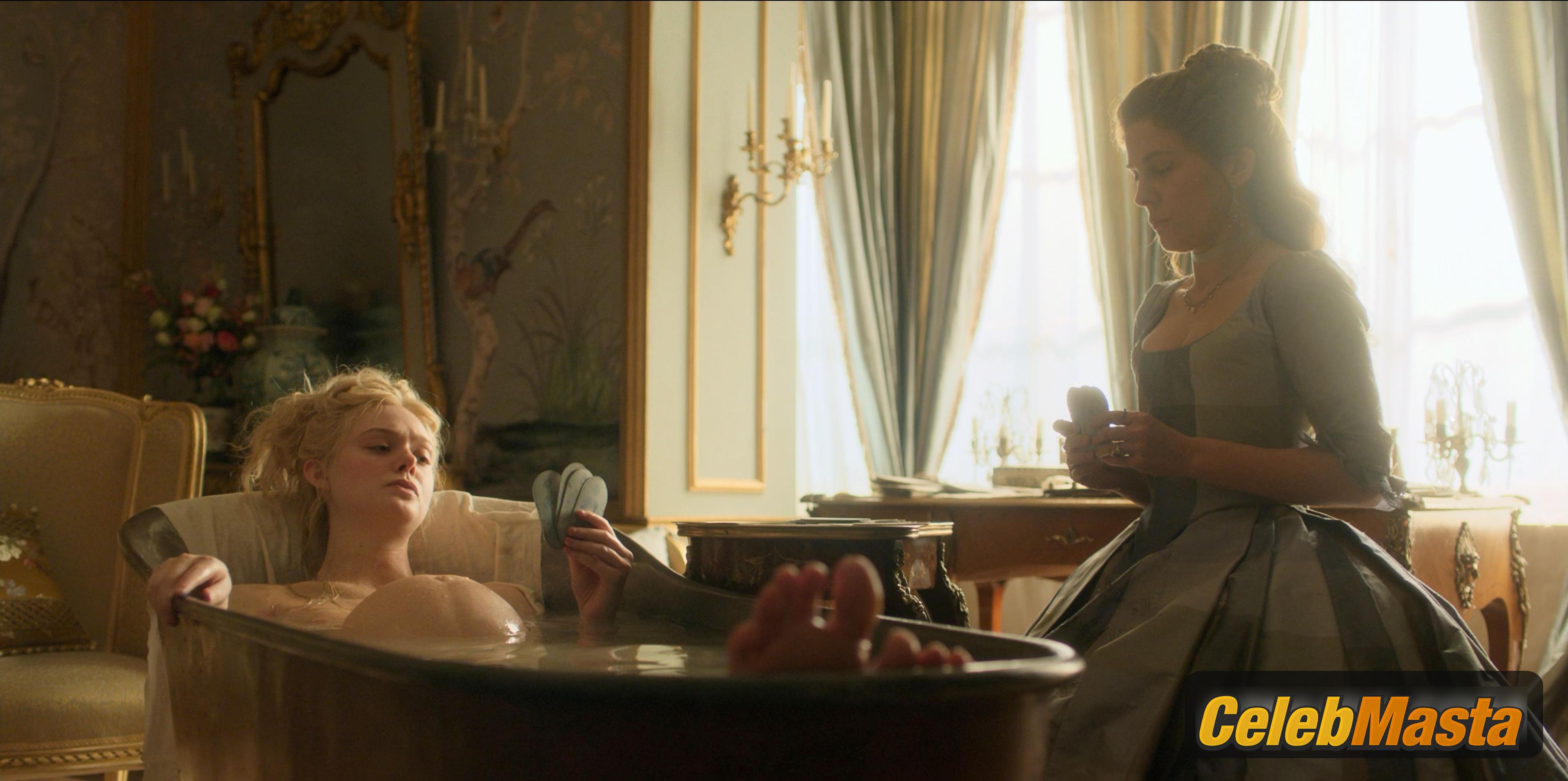 Elle Fanning Elle Fanning Topless Photo Set from The Great - Photo 22 of 39