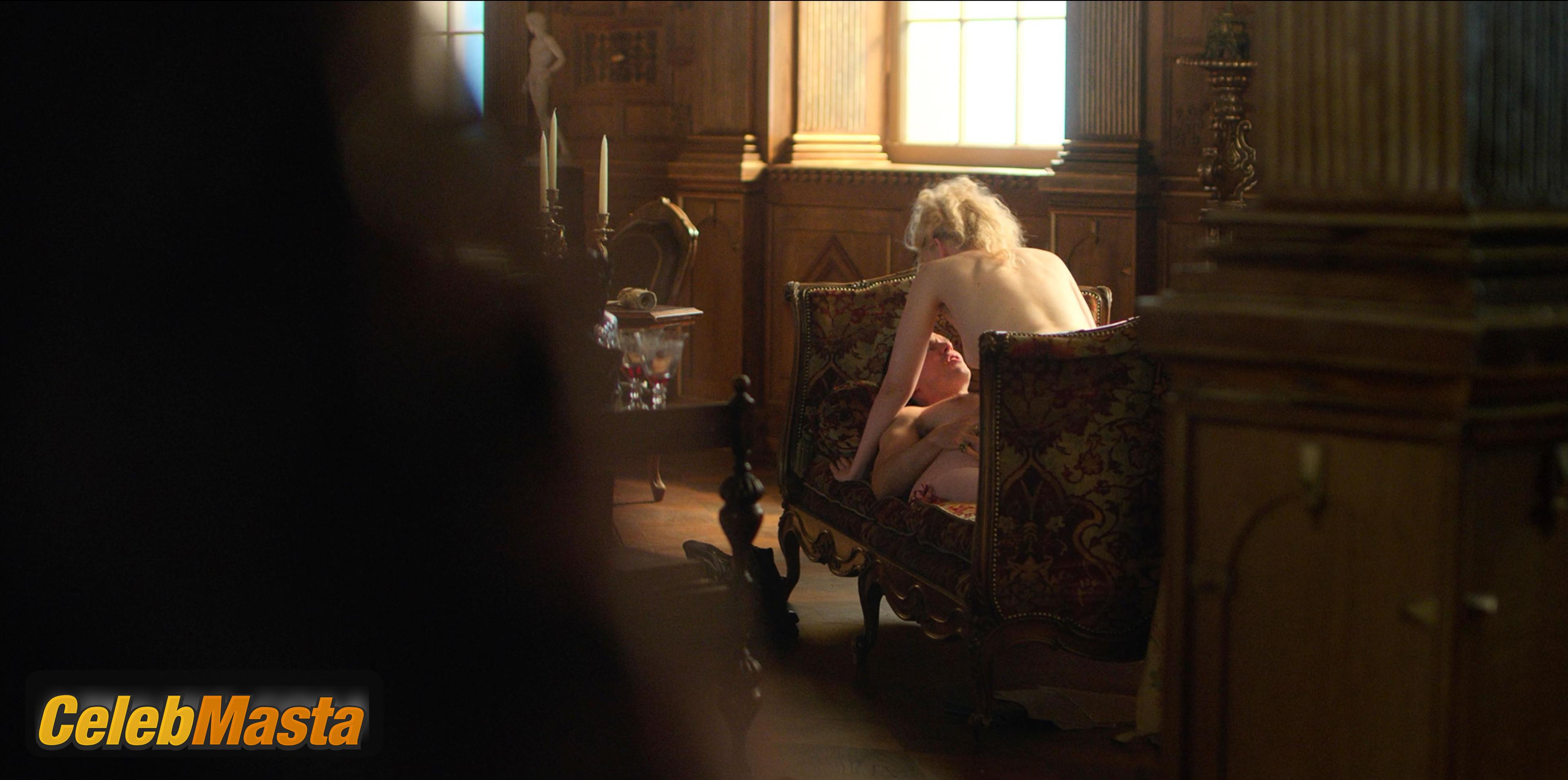 Elle Fanning Elle Fanning Topless Photo Set from The Great - Photo 24 of 39