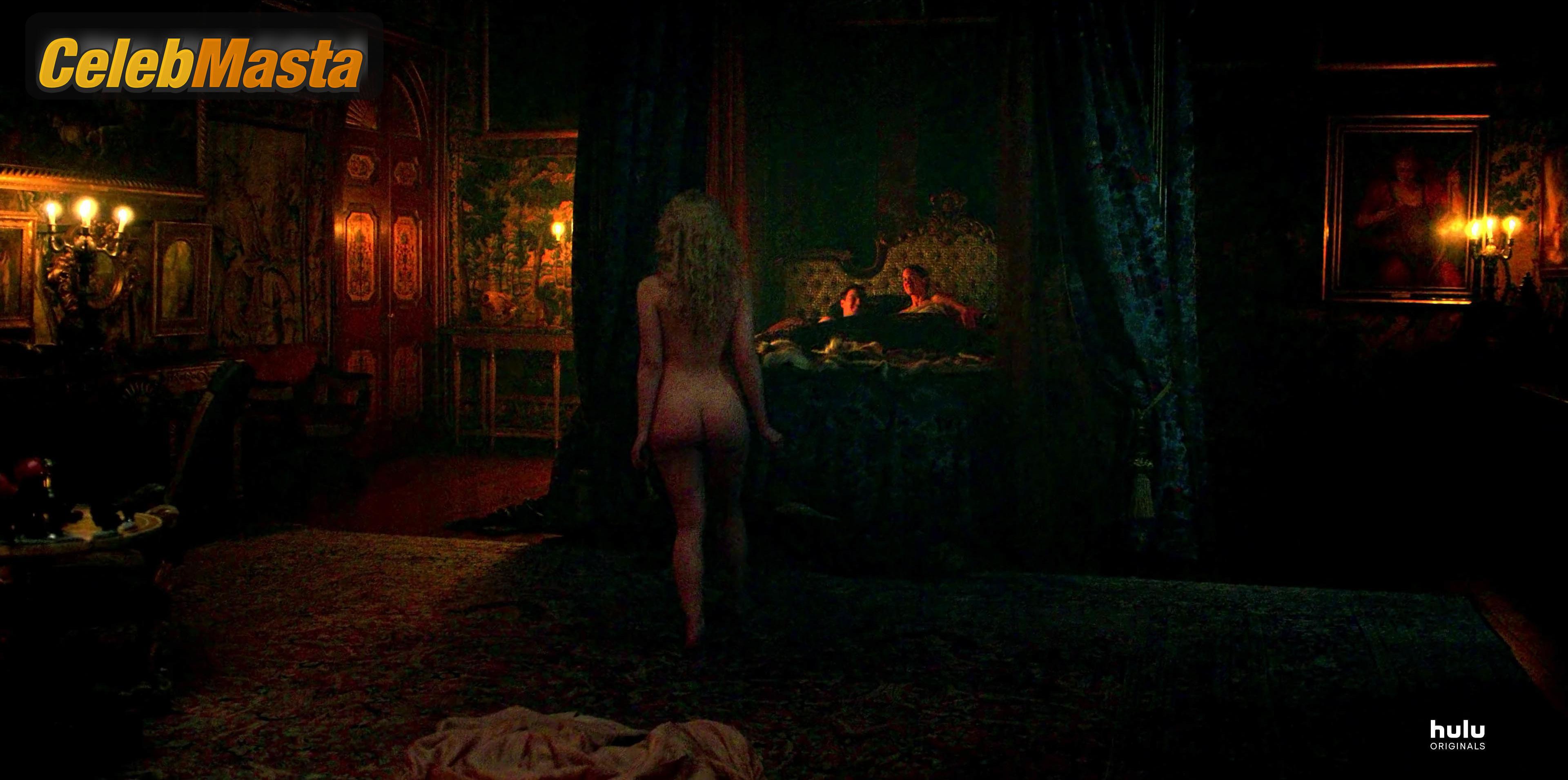 Elle Fanning Elle Fanning Topless Photo Set from The Great - Photo 31 of 39