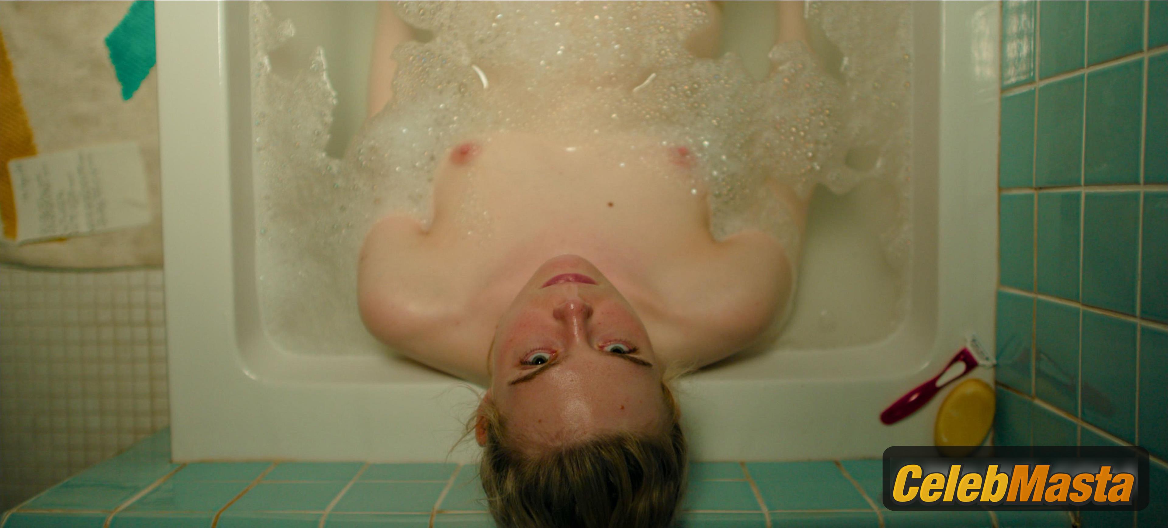 Elle Fanning Nude Photo Gallery: Elle Fanning in Margo's Got Money Troubles - Photo 16 of 44