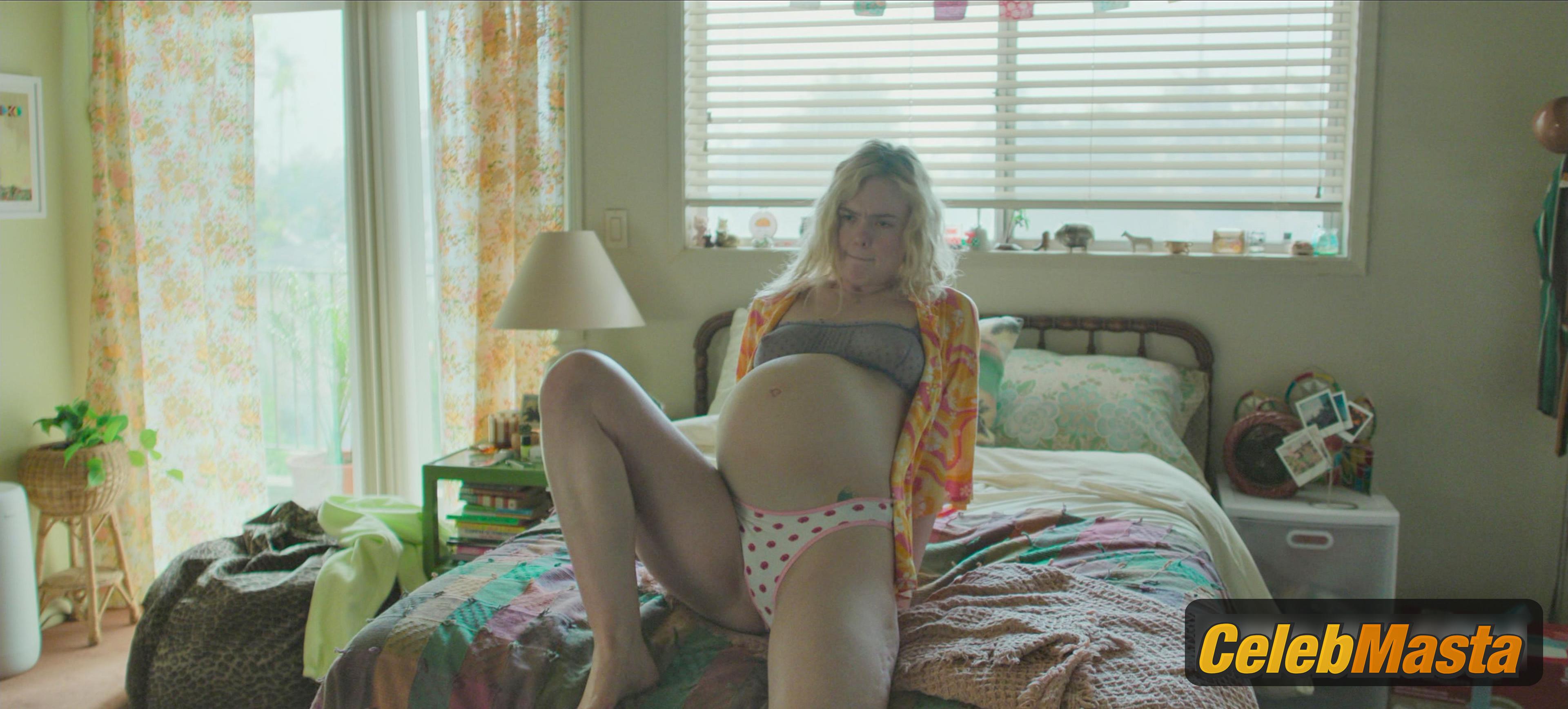 Elle Fanning Nude Photo Gallery: Elle Fanning in Margo's Got Money Troubles - Photo 18 of 44