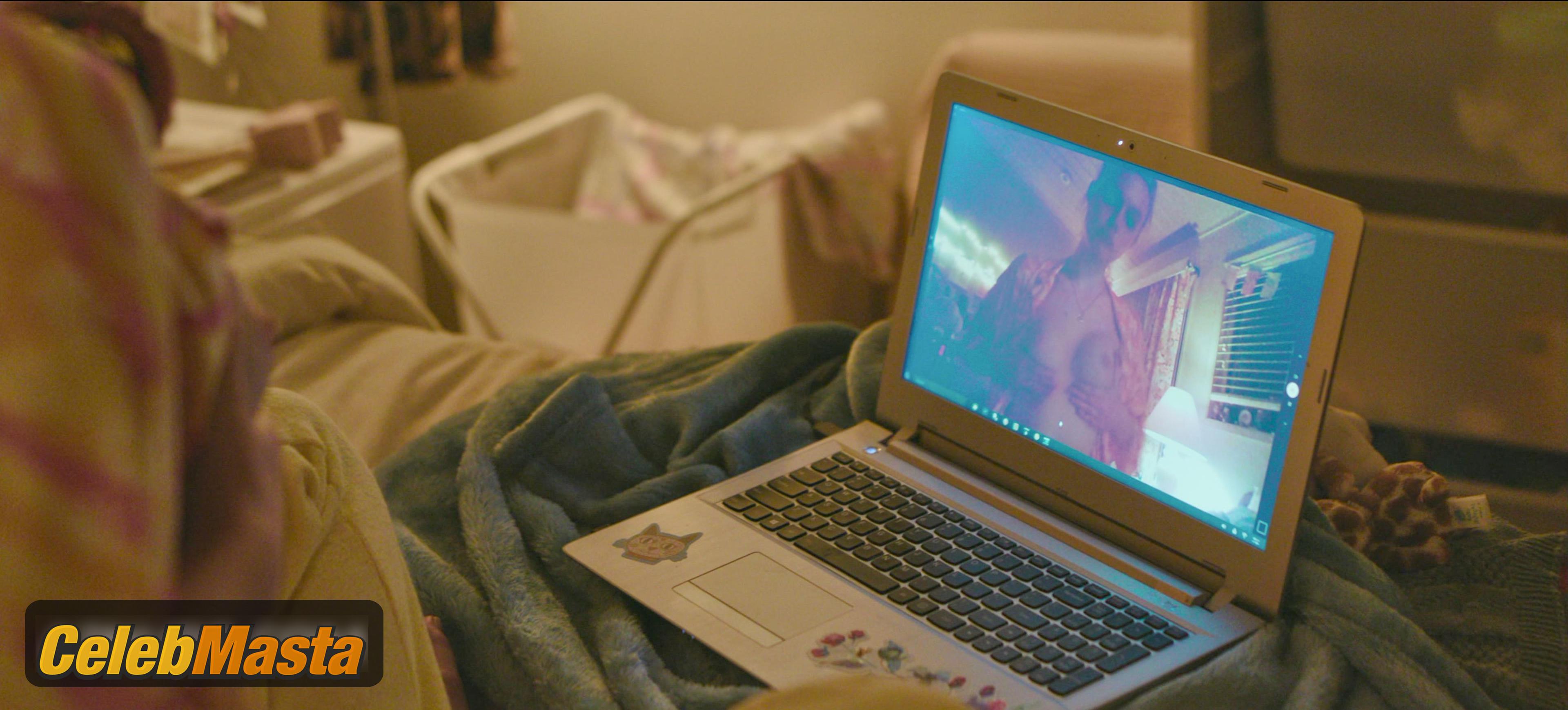 Elle Fanning Nude Photo Gallery: Elle Fanning in Margo's Got Money Troubles - Photo 33 of 44