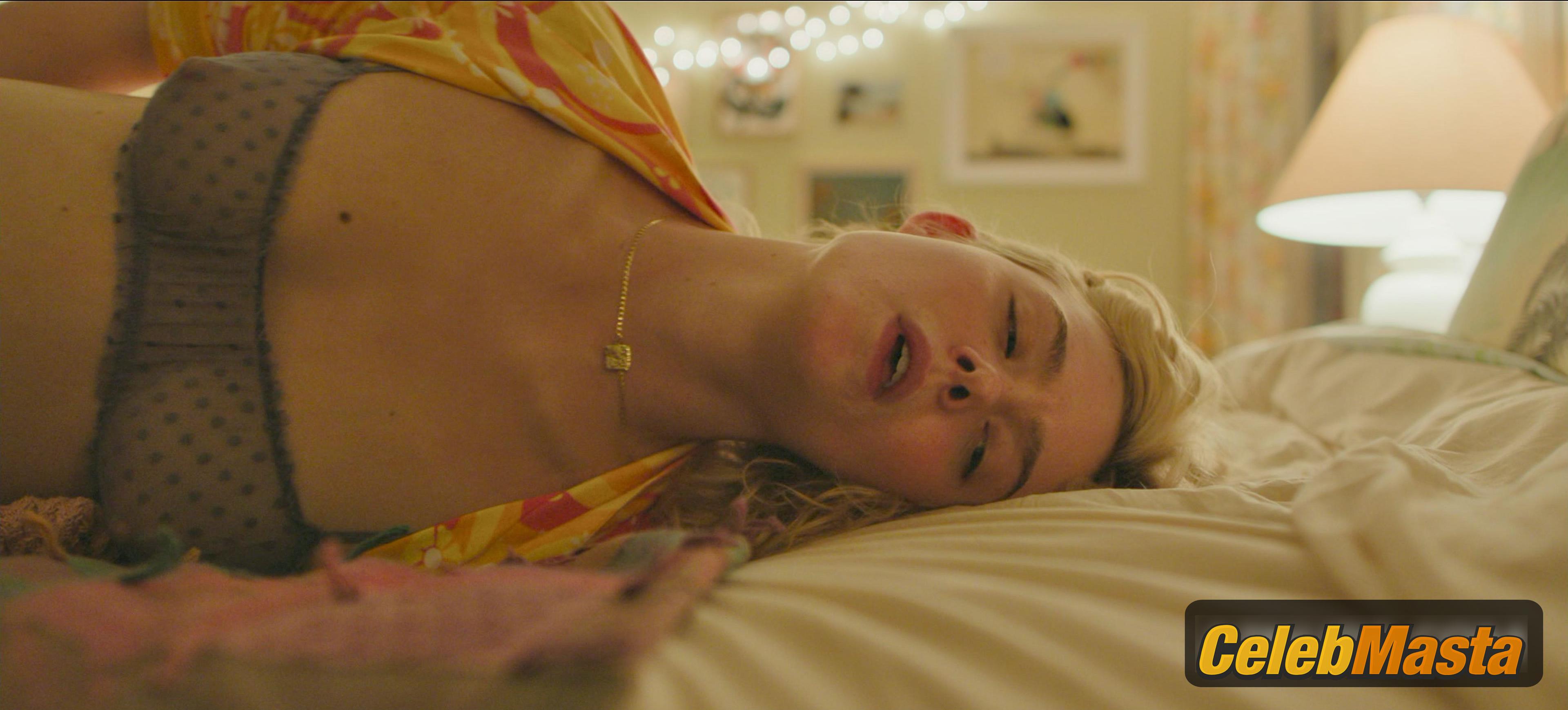 Elle Fanning Nude Photo Gallery: Elle Fanning in Margo's Got Money Troubles - Photo 38 of 44
