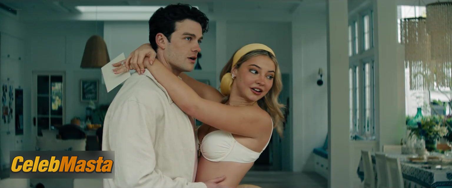 Madelyn Cline Madelyn Cline Nude Photos from I Know What You Did Last Summer - Photo 7 of 38