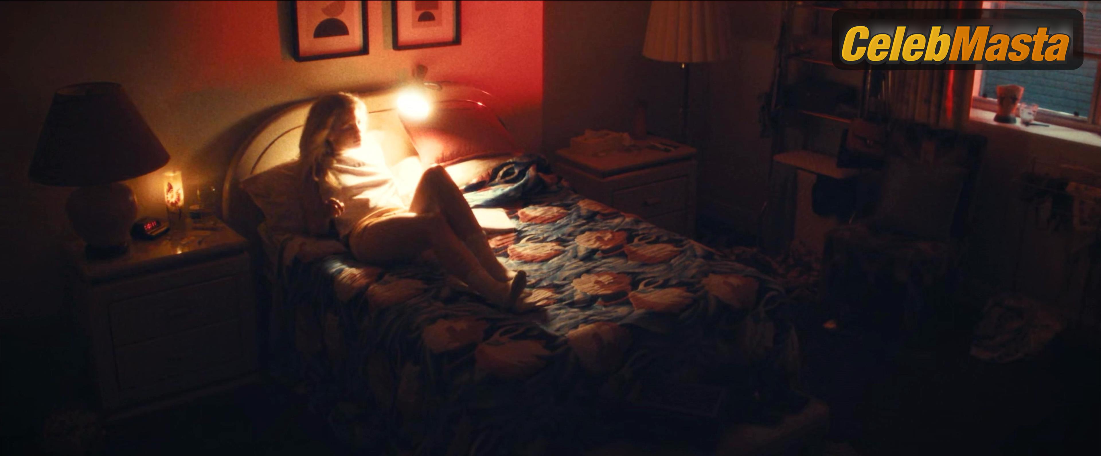 Mia Goth Nude Pics from the Set of MaXXXine photo 3