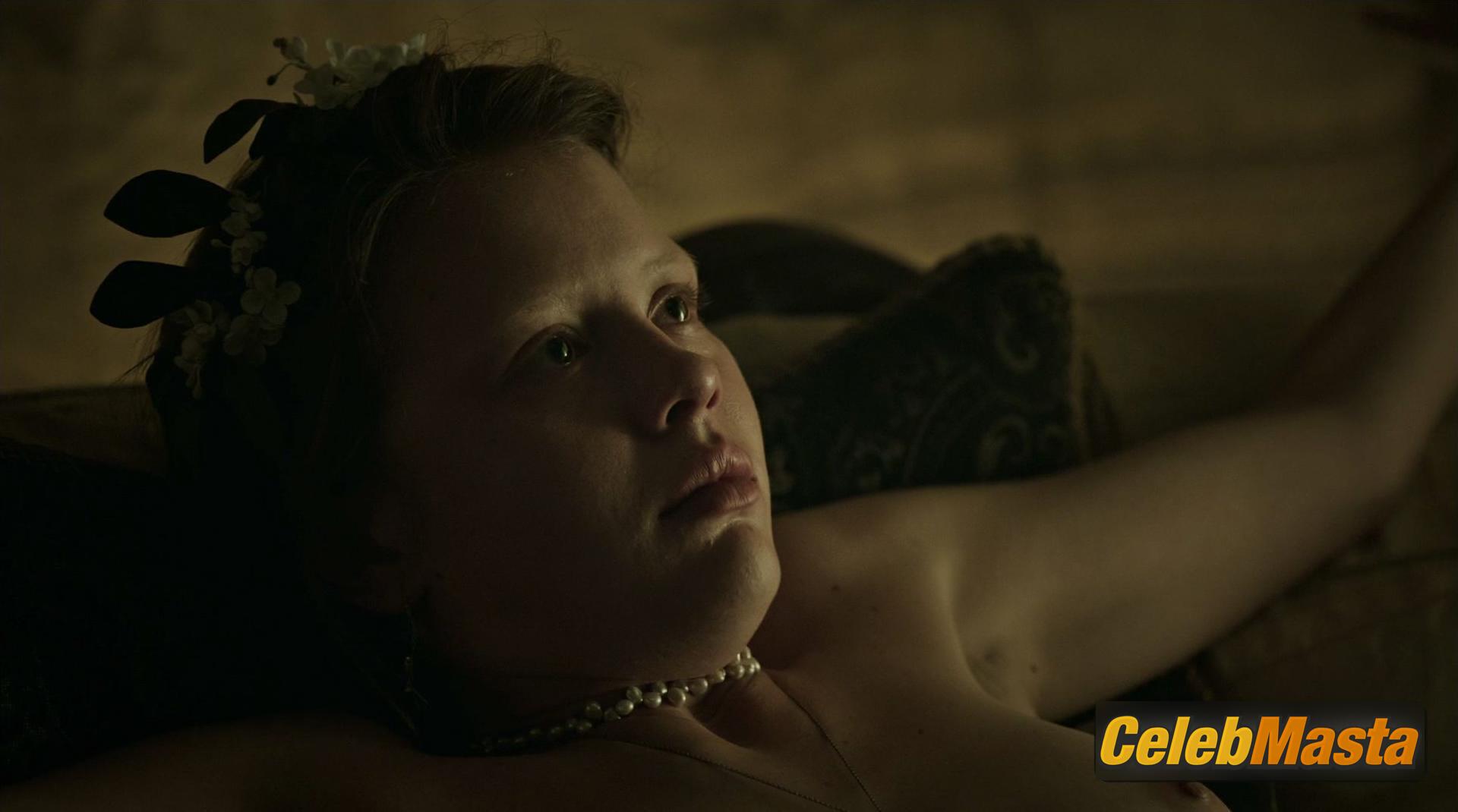 Mia Goth Mia Goth Nude Photos from A Cure For Wellness - Photo 7 of 9