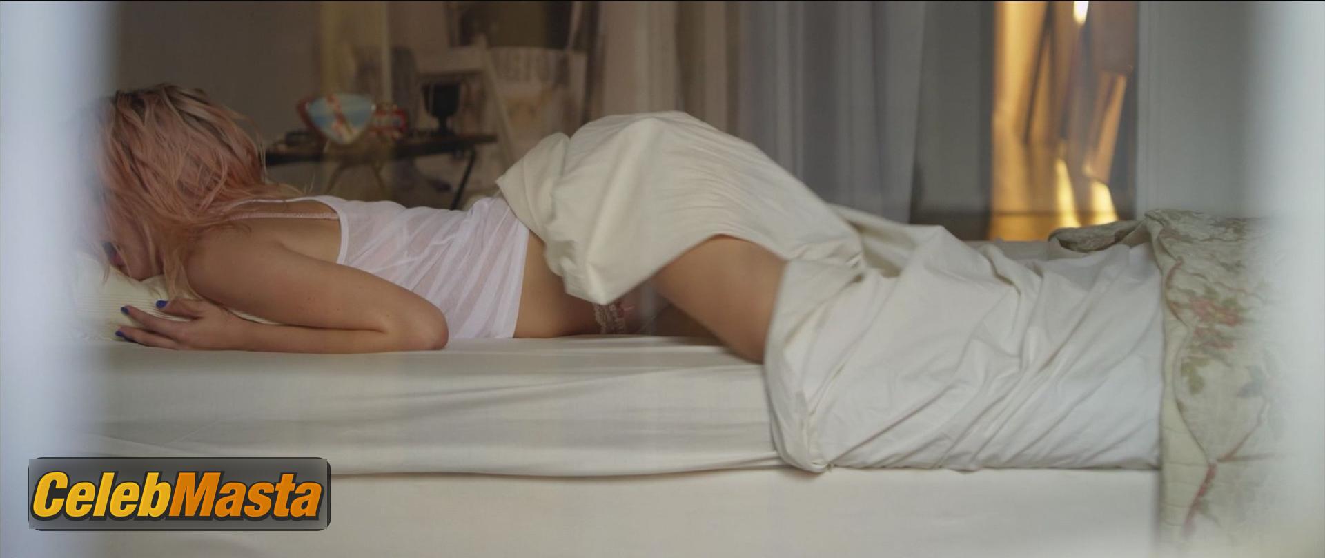 Ana de Armas Ana de Armas Nude Scene Photos Gallery from Por Un Punado De Besos - Photo 5 of 10