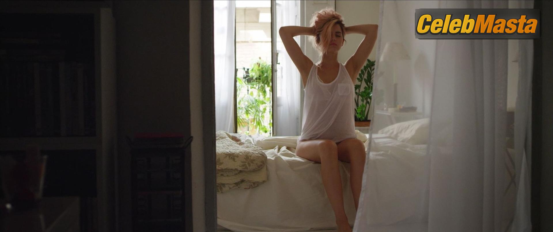Ana de Armas Ana de Armas Nude Scene Photos Gallery from Por Un Punado De Besos - Photo 7 of 10