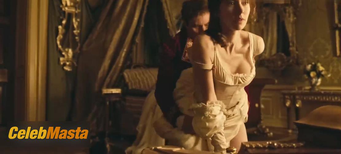 Vanessa Kirby Vanessa Kirby Topless Photo Set from Napoleon - Photo 14 of 16