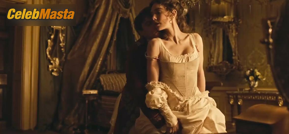Vanessa Kirby Vanessa Kirby Topless Photo Set from Napoleon - Photo 16 of 16