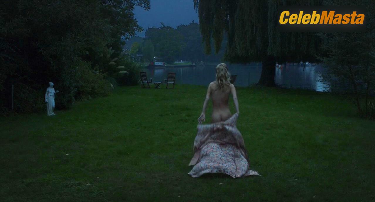 Vanessa Kirby Vanessa Kirby Bare Photoshoot Gallery from Queen And Country - Photo 13 of 20