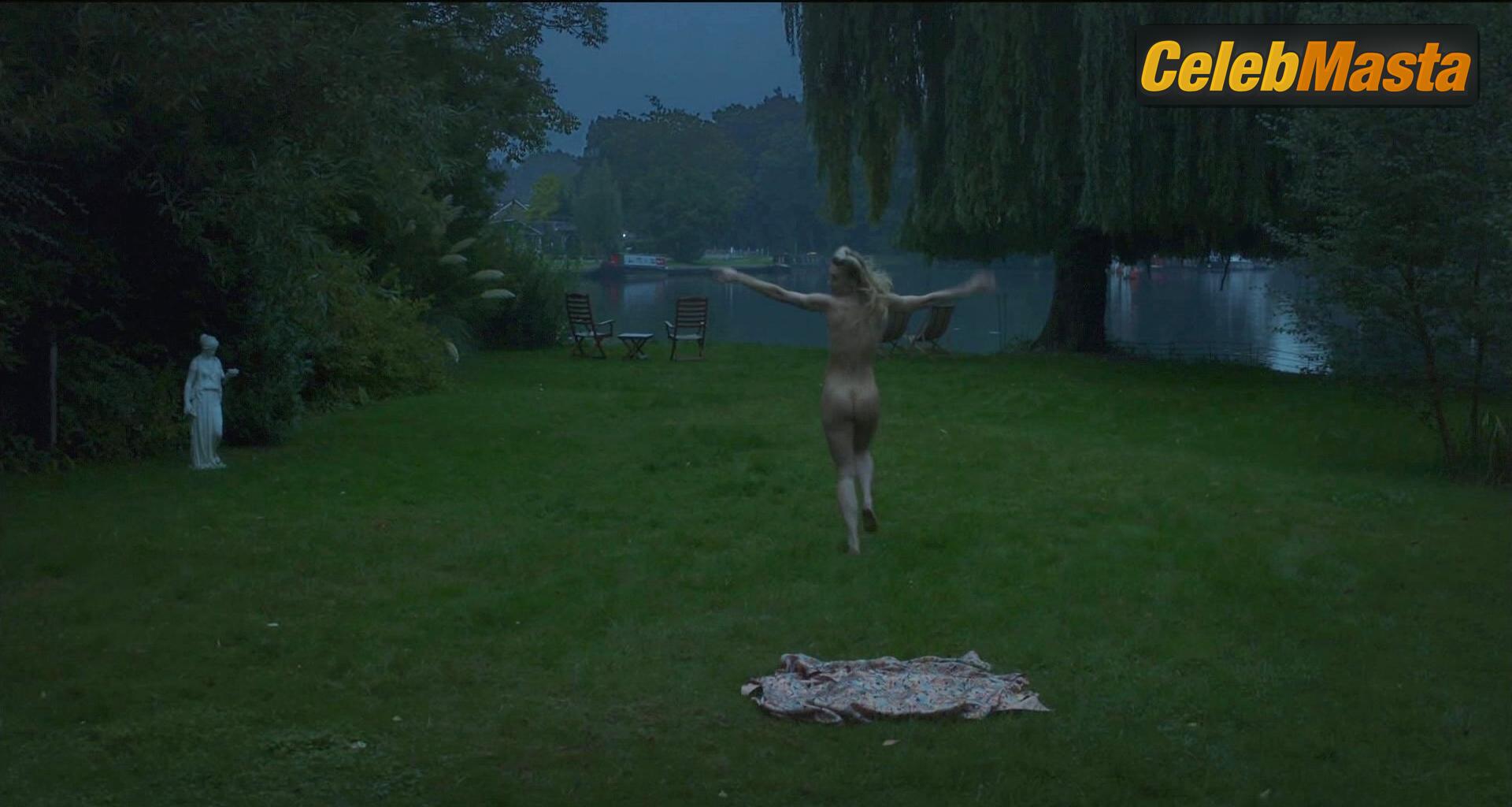 Vanessa Kirby Vanessa Kirby Bare Photoshoot Gallery from Queen And Country - Photo 18 of 20