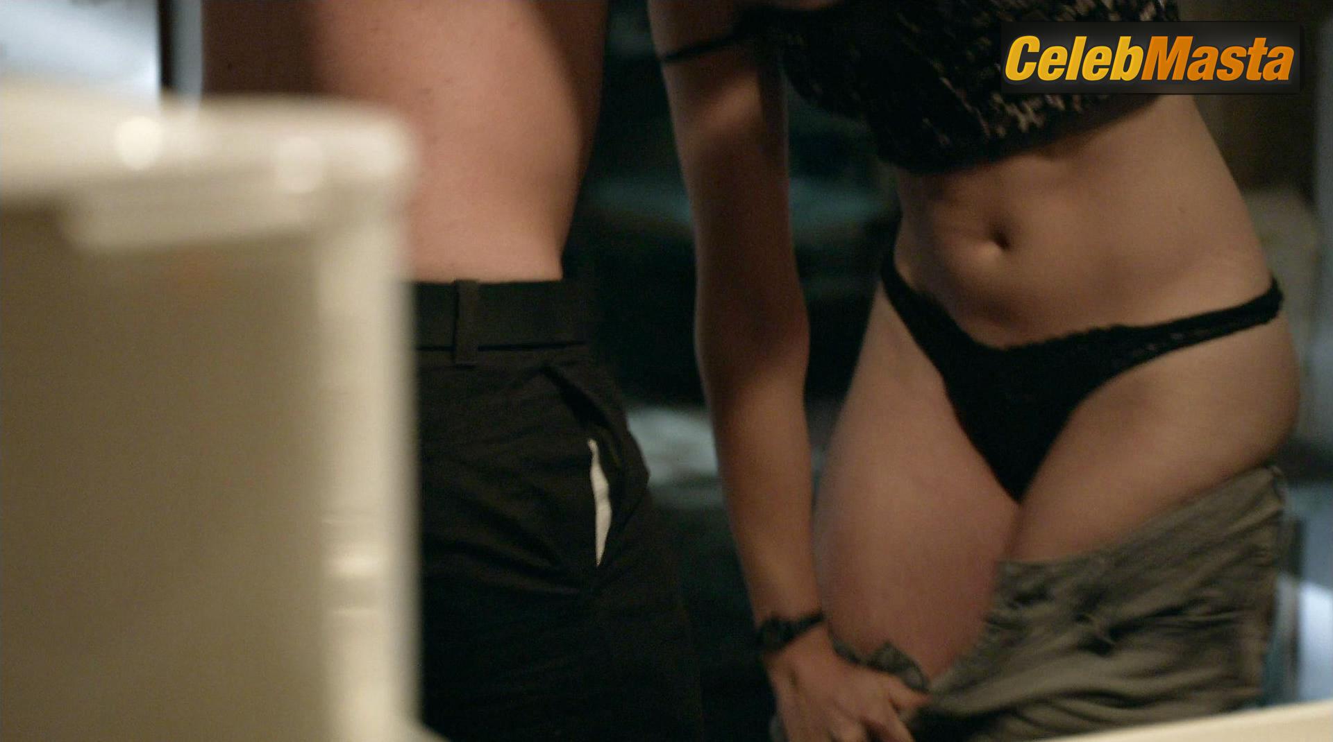 Emmy Rossum Emmy Rossum Topless Photo Set from Shameless - Photo 66 of 197