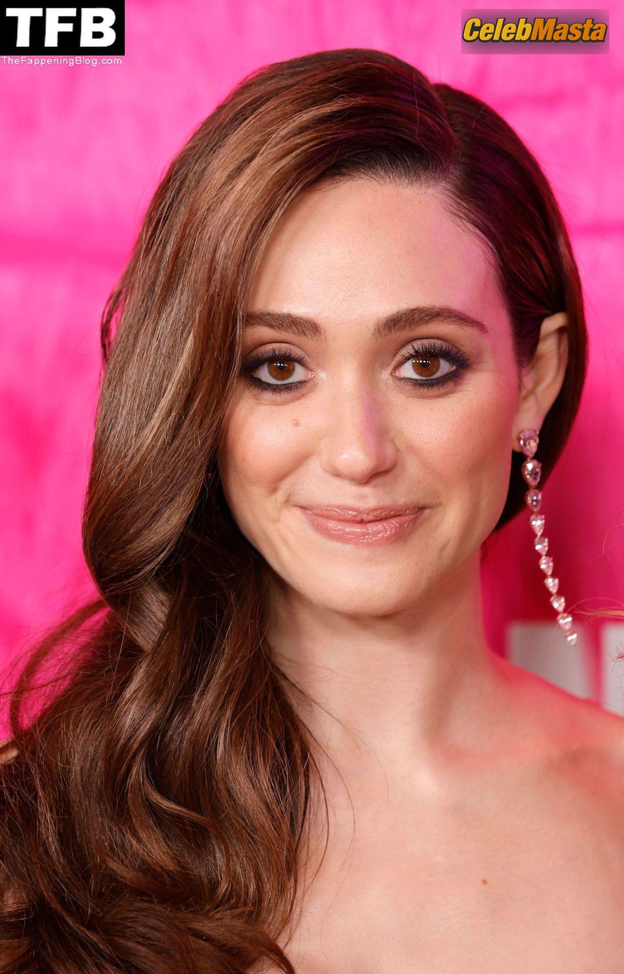 Emmy Rossum Emmy Rossum Photos: Sexy Seen Flaunting Her Stunning Figure At The Premiere Of - Photo 14 of 19