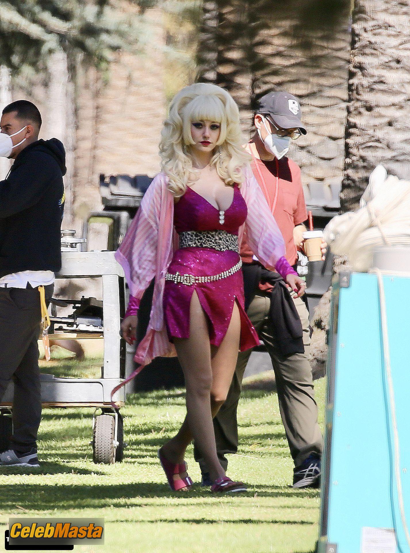 Emmy Rossum Emmy Rossum Pics: Sexy Seen Shooting For Her New Film Angelyne In Hollywood - Photo 27 of 37