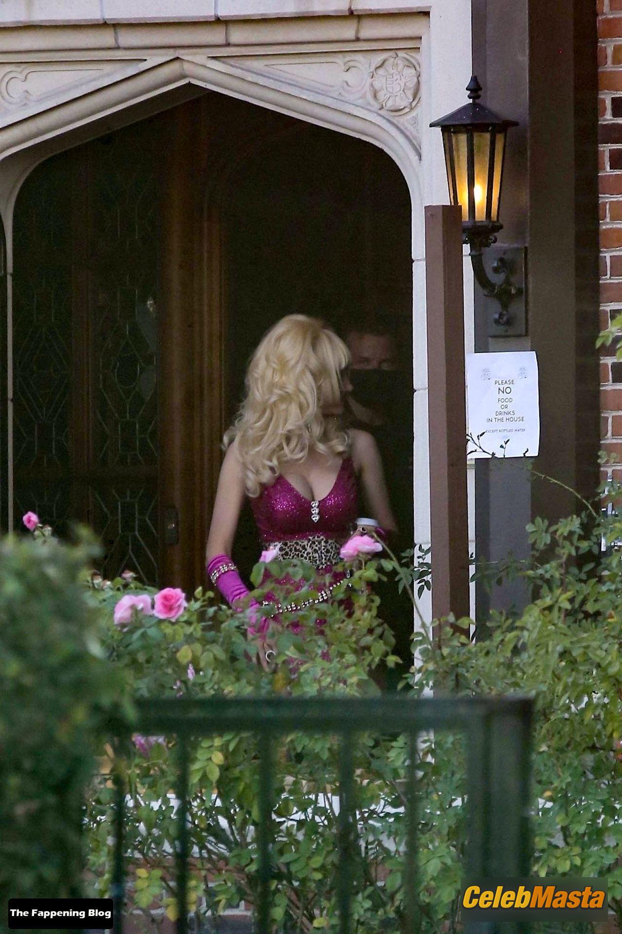 Emmy Rossum Emmy Rossum Pics: Sexy Seen Shooting For Her New Film Angelyne In Hollywood - Photo 35 of 37