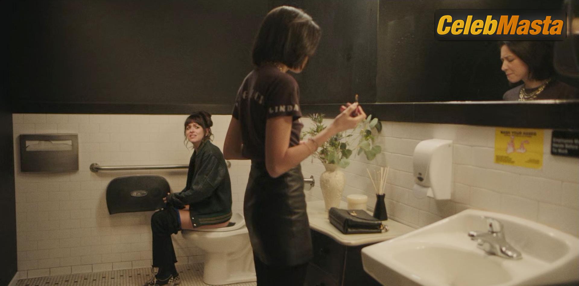 Dakota Johnson Nude Pics from the Set of Am I Ok? photo 4
